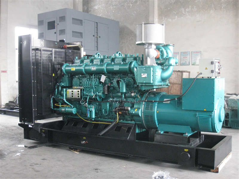 栾城200KW 柴油发电机的油耗是多少？